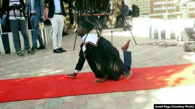 Somalian Ismail Rage, 22, graduating from Simad University in Mogadishu, received a bachelor's degree in banking and financing. At times, because Mogadishu's streets are too sandy for him to use his wheelchair, he would have to make his way on his hands and knees to get to school.