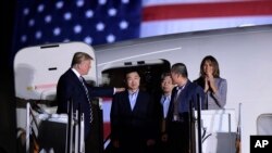 བཙོན་གྲོལ་ཐོབ་པའི་ཨ་རི་བ་རྣམས་རང་ཡུལ་དུ་འབྱོར་པ།