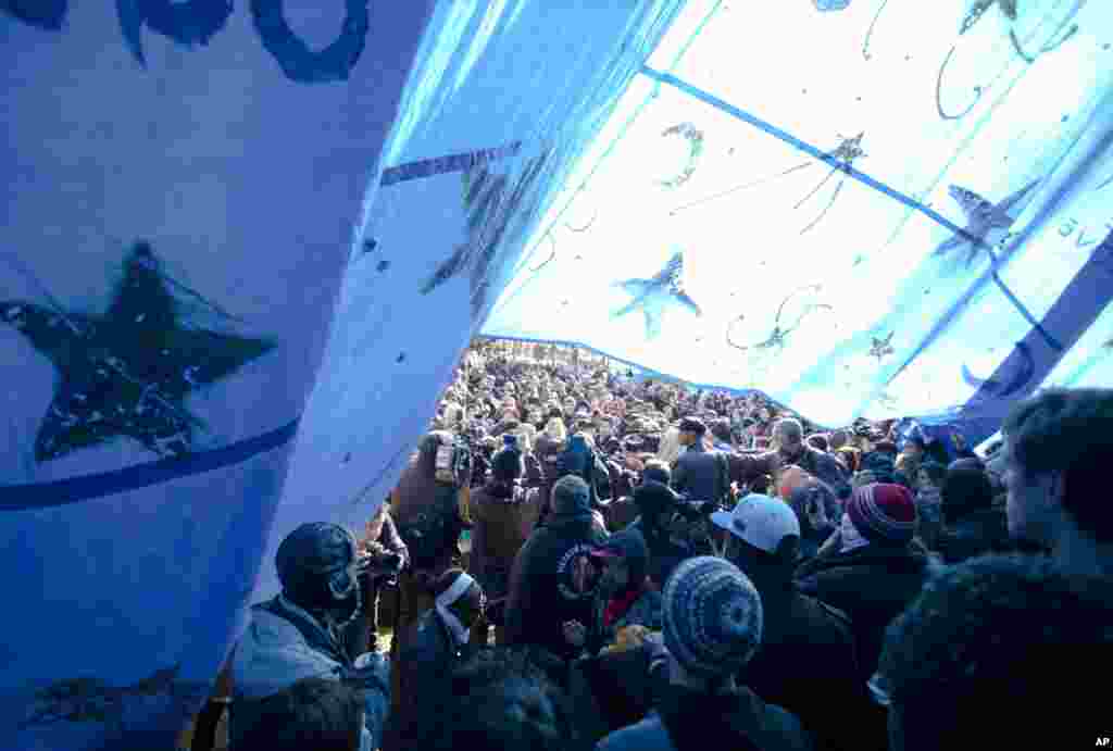 Occupy DC demonstrators protest no-camping regulations. (Alison Klein/VOA)