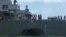 Razarač naoružan vođenim raketama, USS DŽon S. Mekejn, fotografisan nakon sudara u vodama Singapura, 21. avgusta 2017.