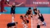 Jugadoras de Estados Unidos celebran después de ganar el partido de semifinales de voleibol femenino entre Serbia y Estados Unidos en los Juegos Olímpicos de Verano de 2020, el viernes 6 de agosto de 2021 en Tokio, Japón. (Foto AP / Manu Fernandez)