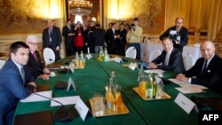 French Foreign Affairs Minister Laurent Fabius (R) meets with his counterparts from Russia Sergei Lavrov (2nd R), Germany Frank-Walter Steinmeier (2nd L) and Ukraine Pavlo Klimkin (R) at the French Foreign Affairs Ministry in Paris, Feb. 24, 2015.