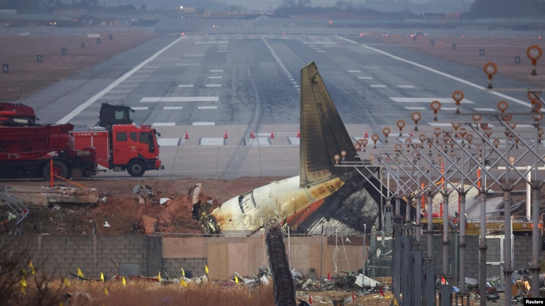 ავიაკატასტროფის ადგილი მუანის აეროპორტში, სამხრეთ კორეა. 30 დეკემბერი, 2024 წ.