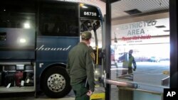 Greyhound anteriormente había insistido en que, aunque no le gustaban las inspecciones de inmigración, no tenía más remedio que permitirlas debido a la ley federal. Foto de archivo del 13 de febrero de 2020.