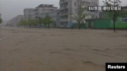 지난 3일 북한 관영 조선중앙통신이 태풍 마이삭이 뿌린 폭우로 물에 잠긴 원산 시내 영상을 전했다.