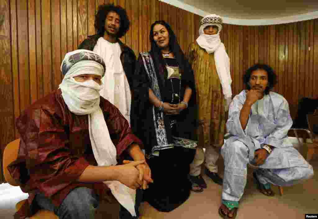 Le groupe touareg de blues Tamikrest &agrave; Barbican Hall avant le concert Sahara Soul &agrave; Londres, le 26 janvier 2013.