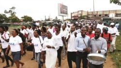 Frelimo organiza mini-manifestação em meio a pedidos de paz - 2:24