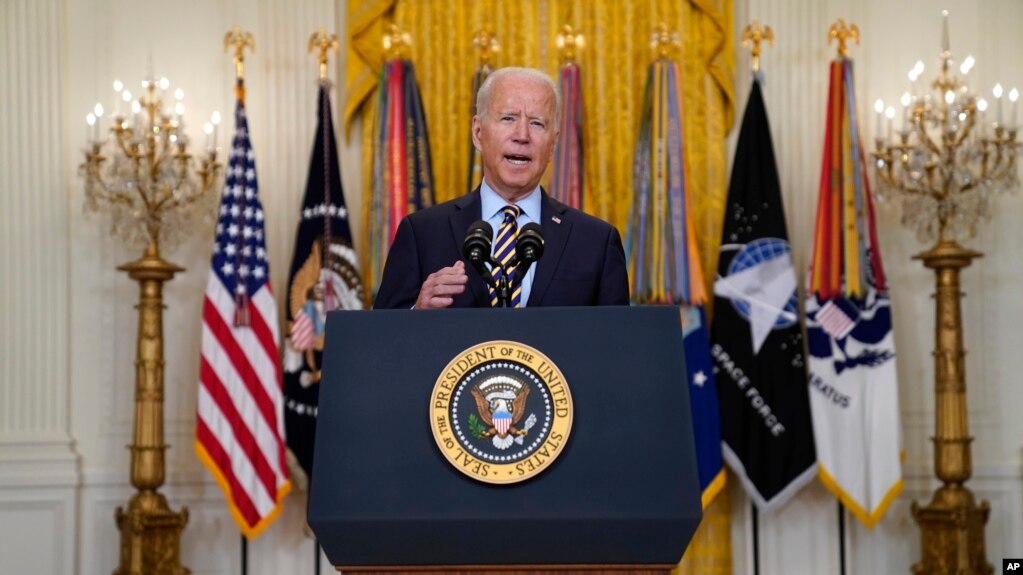 拜登在白宫东厅发表讲话，谈美国从阿富汗撤军事宜。(2021年7月8日)(photo:VOA)