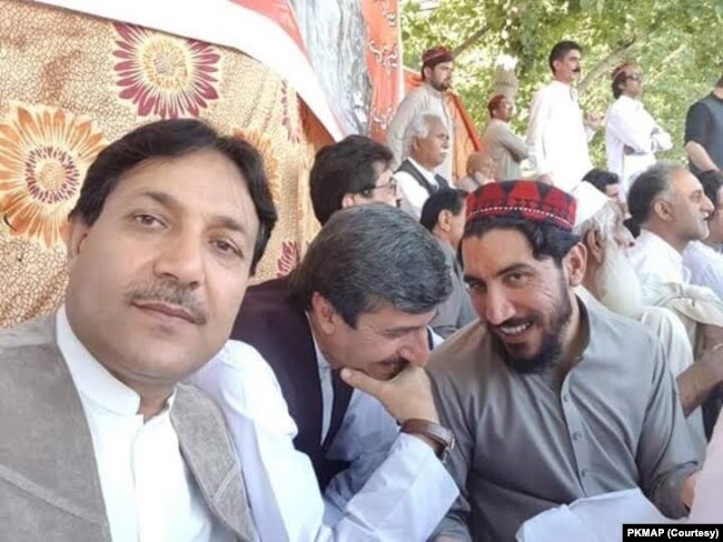 عثمان کاکڑ پشتون تحفظ تحریک کے ایک احتجاج میں شریک ہیں۔ (فائل فوٹو)