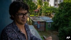Yunior Garcia Aguilera dramaturgo e um dos organizadores de uma marcha de protesto em Havana, Cuba (12 Nov 2021)