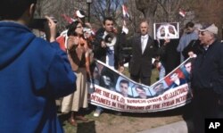 Piştevanî li Xwenîşandanên Sûrîya Li Pêş Seraya Spî