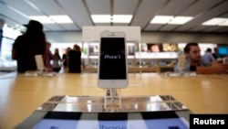 An iPhone 5 is pictured on display at an Apple Store in Pasadena, California, July 22, 2013.