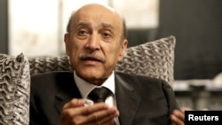 El ex jefe del servicio de espionaje de Egipto, Omar Suleiman, durante una entrevista en su oficina de El Cairo el 14 de abril de 2012.