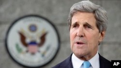 Menlu AS John Kerry dalam perjalanan ke Timur Tengah untuk menghidupkan kembali perundingan damai antara Israel dan Palestina (foto: dok). 