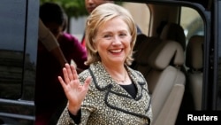 Former U.S. Secretary of State Hillary Clinton waves as she leaves after a meeting at the Elysee Palace in Paris, July 8, 2014. REUTERS/Benoit Tessier (FRANCE - Tags: POLITICS) - RTR3XMF9