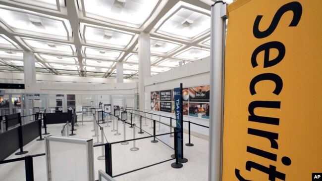 2019年1月15日政府部分关闭导致德克萨斯州休斯敦的布什国际机场B航站楼安检点关门