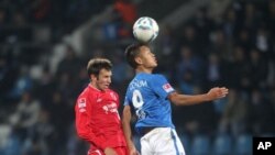 독일 프로축구 분데스리가에서 활약 당시 북한 국가대표 정대세 선수(오른쪽). (자료사진)