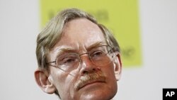 World Bank President Robert Zoellick addresses an audience in Singapore, September 6, 2011.