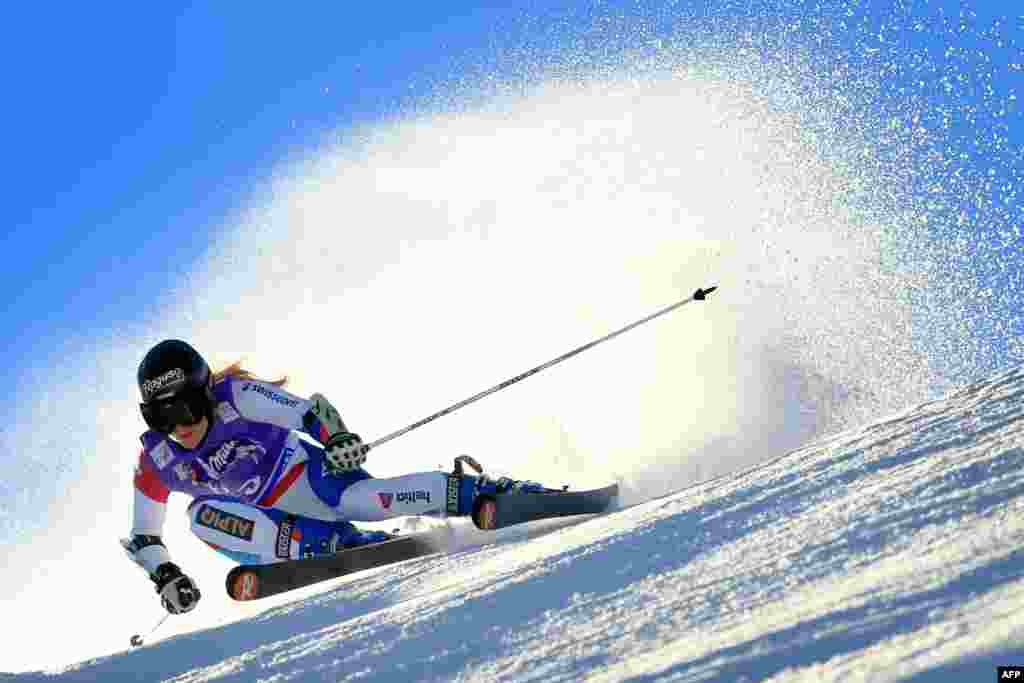 Switzerland's Lara Gut clears a gate during the first run of the women's giant slalom at the FIS Ski World Cup on October 26, 2013 in Soelden, Austria. 