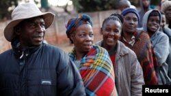 FILE: Zimbabwean voters queue to cast their ballots in the country's general elections in Harare, Zimbabwe, July 30, 2018.
