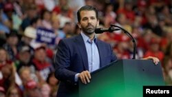 Donald Trump Jr, putra sulung Presiden AS Donald Trump, berbicara di hadapan para pendukung Trump di Cincinnati, Ohio, 1 Agustus 2019. 