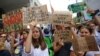 Aktivis siswa dari gerakan peduli iklim "School Strike for Climate Australia (SS4C)" menggelar aksi solidaritas di luar gedung kantor Partai Liberal Australia di Sydney, Australia, 29 November 2019. 