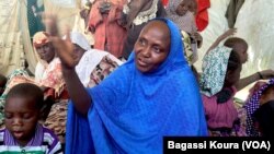 Cette femme du nord du Nigeria explique avoir fui les exactions de Boko Haram dans sa ville.