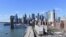 Một quang cảnh giao thông buổi sáng trên FDR Drive ở thành phố New York. Nhiều tiểu bang của mỹ đã và đang ở cửa trở lại nền kinh tế của họ dù có những cảnh báo an toàn sức khoẻ giữa đại dịch COVID-19.