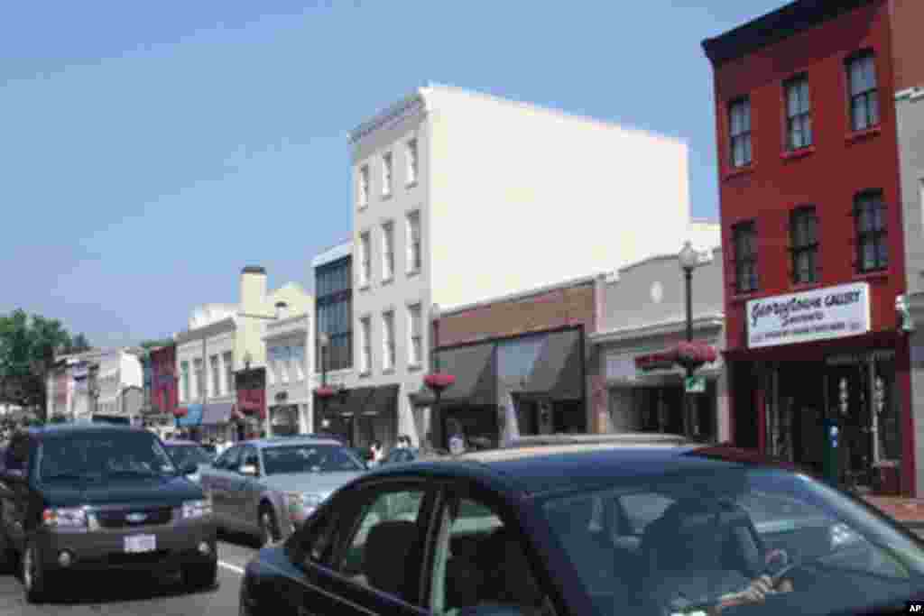 乔治城主要街道的交通非常繁忙