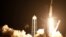 SpaceX的龍飛船搭載獵鷹9號火箭發射升空，4名宇航員將被送入國際空間站。（2020年11月15日）