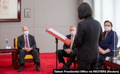 美参议员访台为何中国网民对北京发难