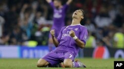 Cristiano Ronaldo celebra el título de la Champions, tras anotarle dos goles al Juventus de Italia, a la que derrotó 4 goles a uno. El partido se jugó en Millennium Stadium de Cardiff, País de Gales.