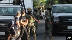墨西哥出動軍隊打擊販毒集團。