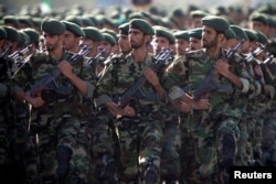 Members of Iran's Revolutionary Guards march during a military parade to commemorate the 1980-88 Iran-Iraq war in Tehran Sept. 22, 2007.