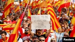 В Барселоне прошел митинг противников отделения Каталонии от Испании. 8 октября 2017 г.