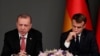 27 Ekim 2018 - Cumhurbaşkanı Recep Tayyip Erdoğan ile Fransa lideri Emmanuel Macron İstanbul'da düzenlenen Suriye zirvesinde gazetecilere konuştu
