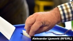 Glasanje na biračkom mjestu u Podgorici (Foto: Radio Slobodna Evropa)