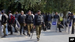 Polisi Pakistan di Lahore, Pakistan. (Foto: dok).