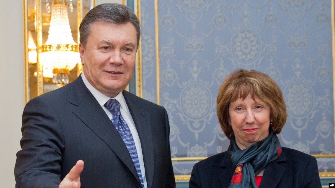 Украинскиот претседател Виктор Јанукович и шефицата за надворешни работи на ЕУ Кетрин Ештон