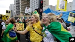 Brasileños celebran la decisión del Senado que destituyó a la presidenta Dilma Rousseff.