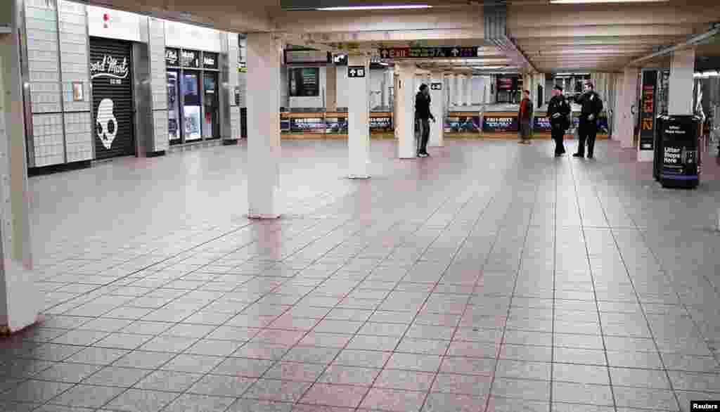 Police make a final sweep of the subway at Times Square in New York October 28, 2012. 