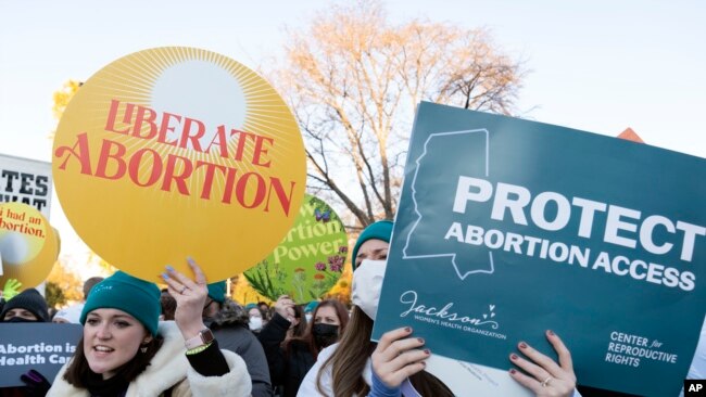 Activistas fuera de la Corte Suprema, en Washington DC, el 1 de diciembre de 2021.