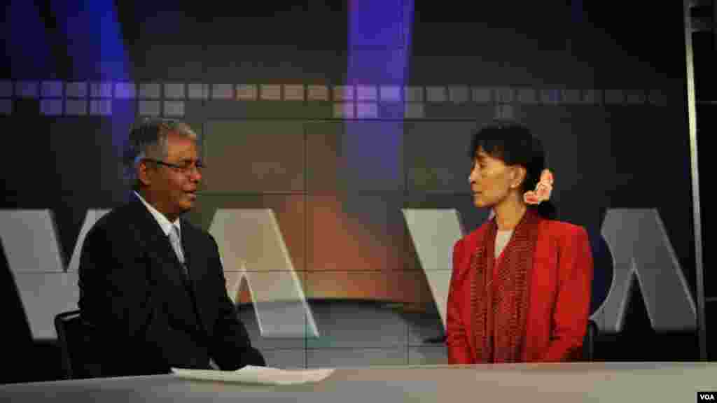 Daw Aung San Suu Kyi interviews with VOA