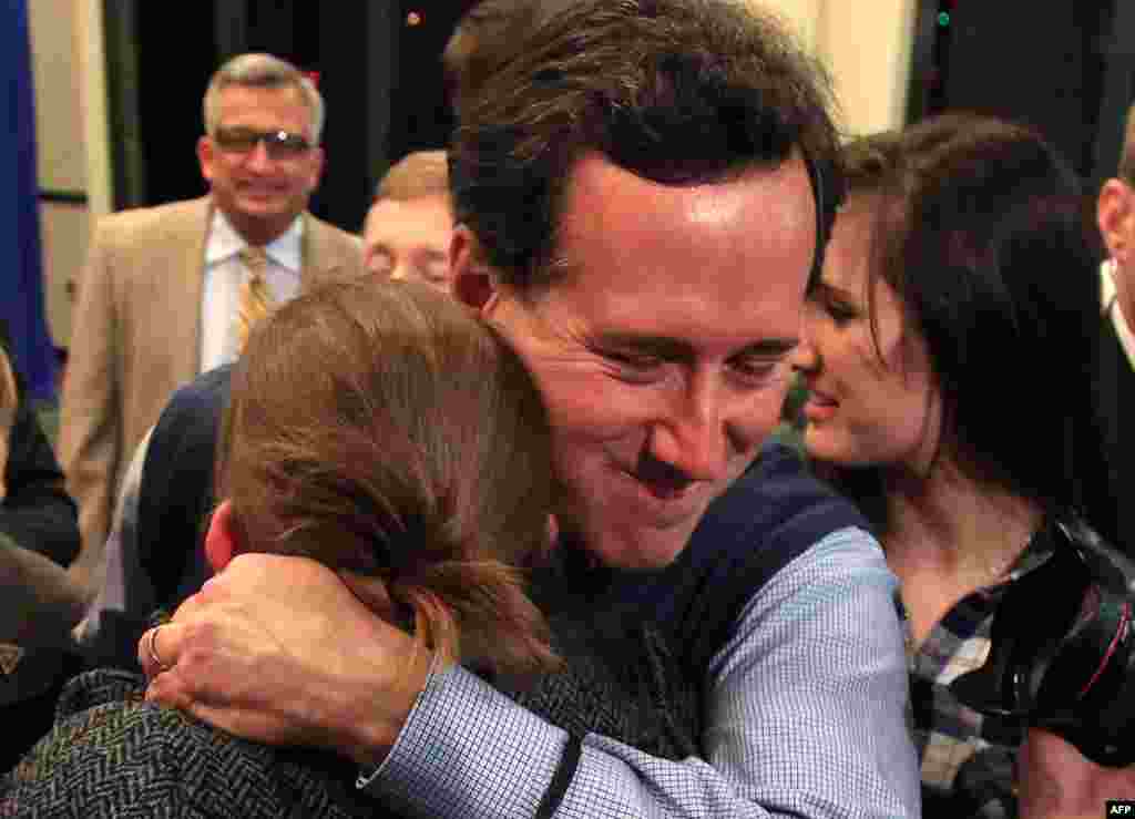 Senator Rick Santorum hugs a supporter at a rally in Cuyahoga Falls, Ohio, March 5, 2012. (Reuters)