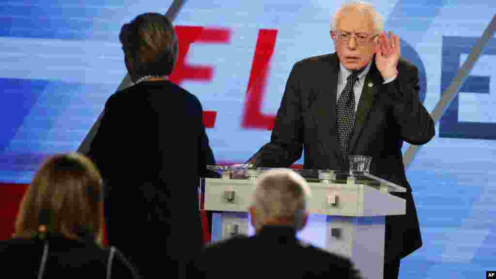 Le sénateur Bernie Sanders prend la parole durant le débat démocrate à Miami, le 9 mars 2016.