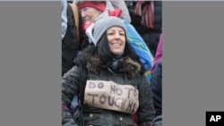 فعالان زن در شهر کولن، برضد سؤرفتار جنسی پناهجویان مظاهره کردند