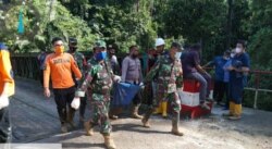 Proses pencarian dan evakuasi korban longsor di areal proyek pembangunan PLTA Batang Toru, Kecamatan Batang Toru, Kabupaten Tapanuli Selatan, Sumatera Utara, Jumat 30 April 2021. (Courtesy: BPBD Tapanuli Selatan)