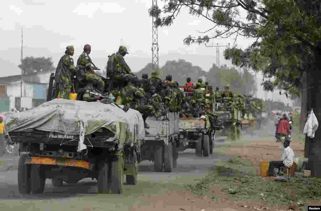 Wanajeshi wa serikali FARDC wanawasili Goma, DRC, December 3, 2012. 