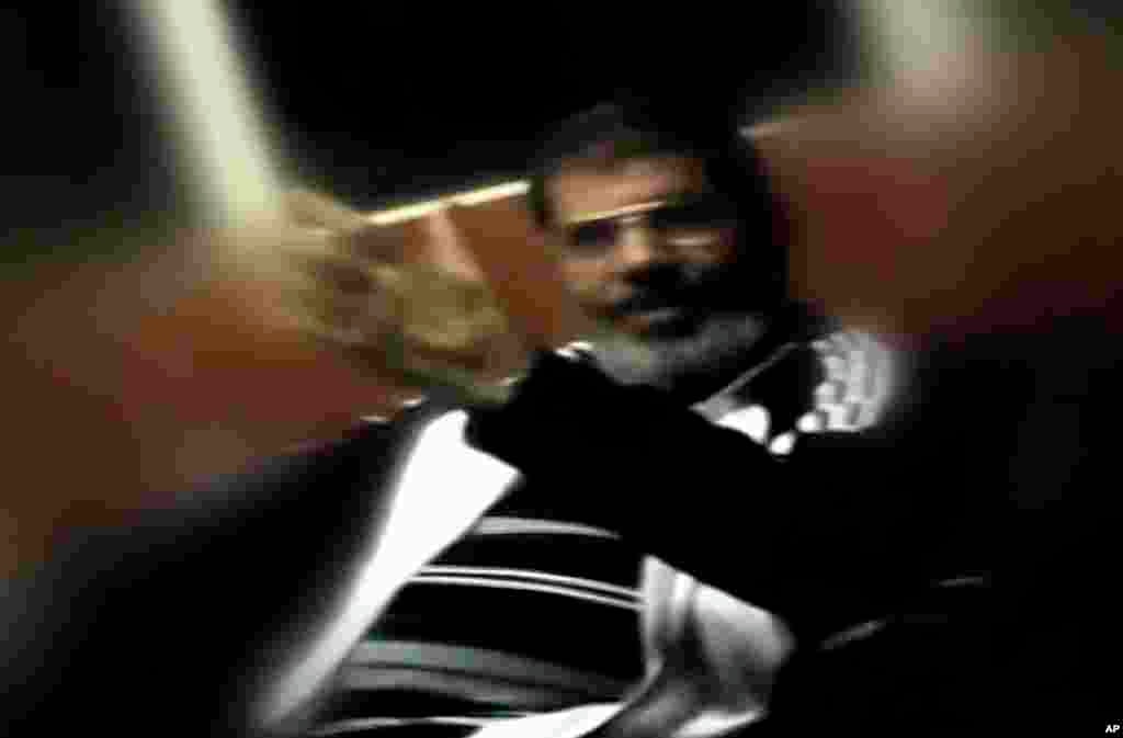 Tổng thống bị lật đổ Mohammed Morsi trong thời gian bị giam giữ tại một địa điểm bí mật ở Ai Cập/