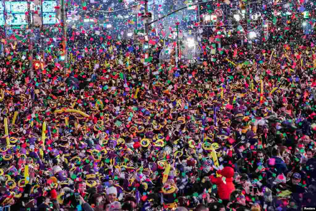 جشن منانے والوں کی تعداد کا انداز زیر نظر تصویر کو بھی دیکھ کر کیا جاسکتا ہے۔ ایک محتاط اندازے کے مطابق ہزاروں کا جم غفیر جشن میں شریک ہوا۔ 